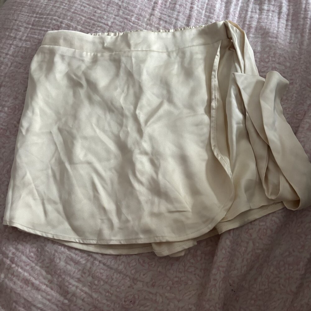 Satin short